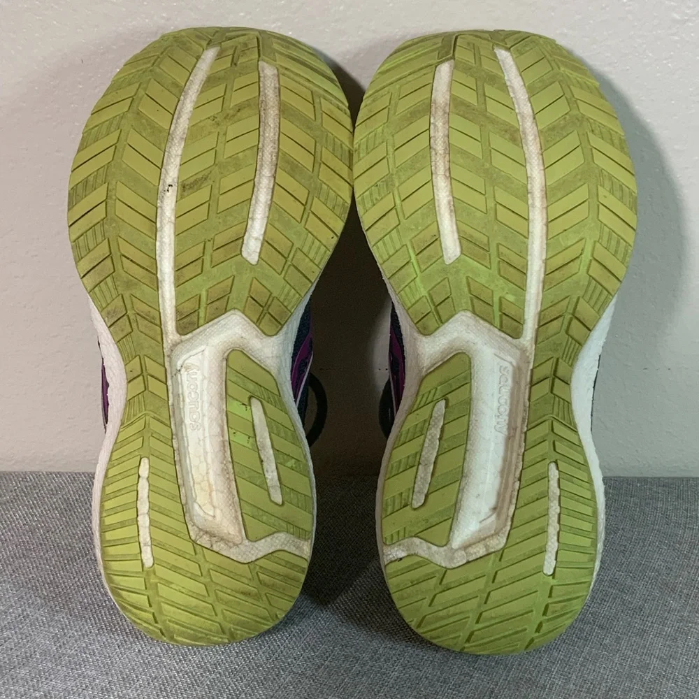 ✨ Saucony Triumph 19 ✨ Women's 6.5 Navy / Pink Max Cushion Running Shoes - Picture 5 of 10